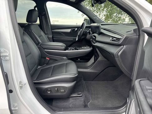 Used 2025 Buick Enclave Preferred AWD/4WD image 29