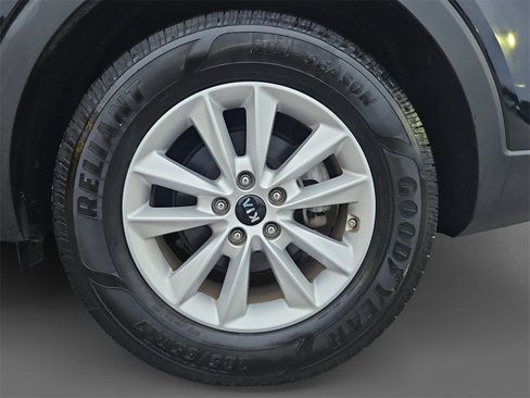 Used 2020 Kia Sorento LX image 8