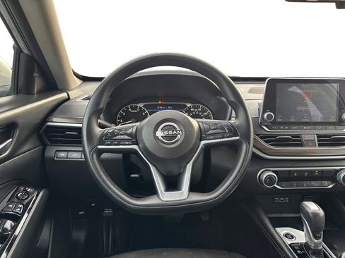 Used 2023 Nissan Altima 2.5 SV image 18