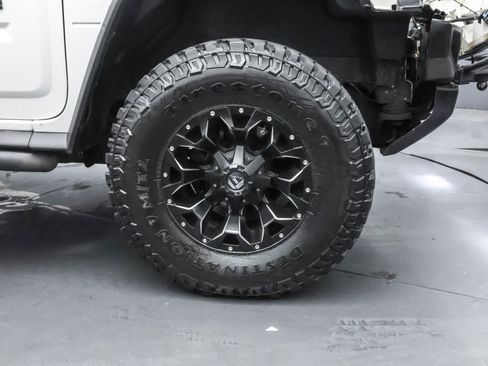 Used 2003 HUMMER H2 w/ Preferred Equipment Group AWD/4WD image 18