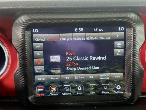 Used 2023 Jeep Wrangler Unlimited Rubicon w/ Cold Weather Group AWD/4WD image 15