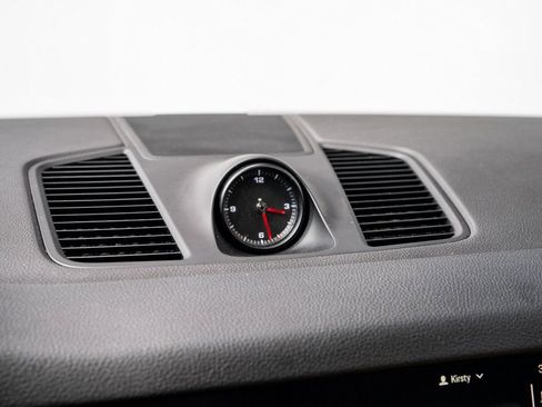 Used 2023 Porsche Cayenne Platinum Edition image 17