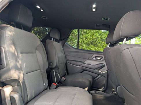 Used 2022 Chevrolet Traverse LT FWD image 18