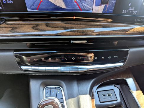 Used 2022 Cadillac Escalade ESV Sport Platinum image 23