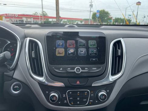 Used 2018 Chevrolet Equinox Premier FWD image 13