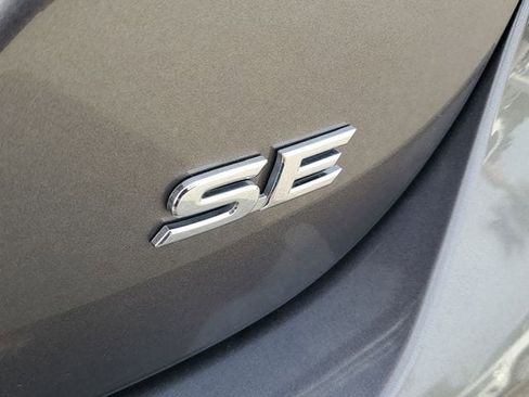 Used 2022 Toyota Camry SE FWD image 5