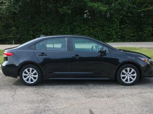 Used 2021 Toyota Corolla LE FWD image 5