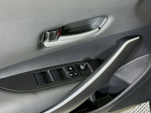 Used 2025 Toyota Corolla SE image 14