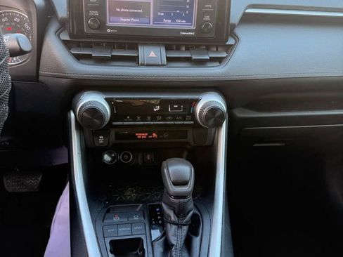 Used 2021 Toyota RAV4 LE image 21