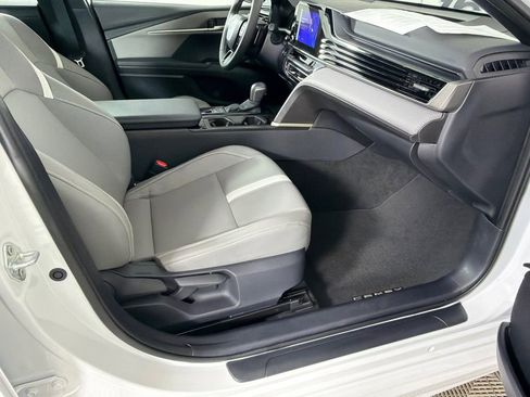 Used 2025 Toyota Camry SE w/ Convenience Package image 13