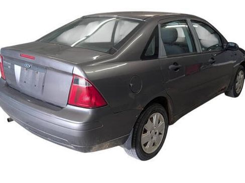 Used 2007 Ford Focus S FWD image 5