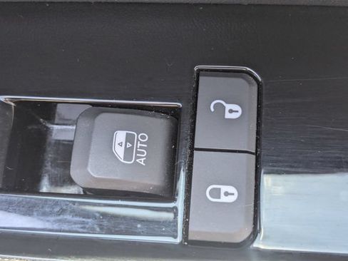 Used 2024 Jeep Wagoneer L Series II w/ Flexible Seating Group AWD/4WD image 38