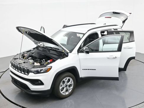 Used 2025 Jeep Compass Latitude AWD/4WD image 39