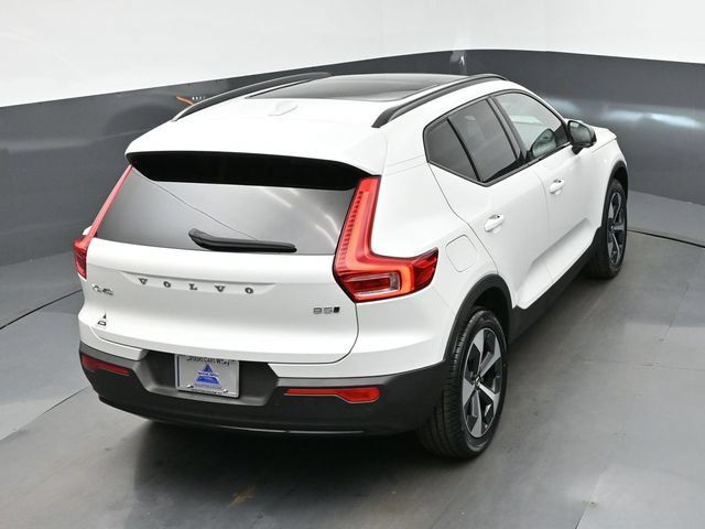 Used 2023 Volvo XC40 B5 Plus w/ Protection Package Premier AWD/4WD image 48