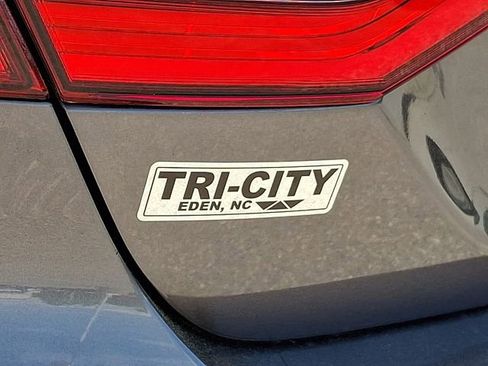 Used 2022 Toyota Camry LE image 32