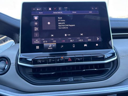 Used 2025 Jeep Compass Limited image 20