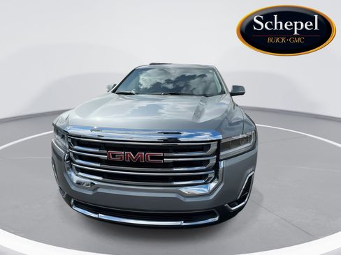 Certified 2023 GMC Acadia SLT w/ Preferred Package image 3