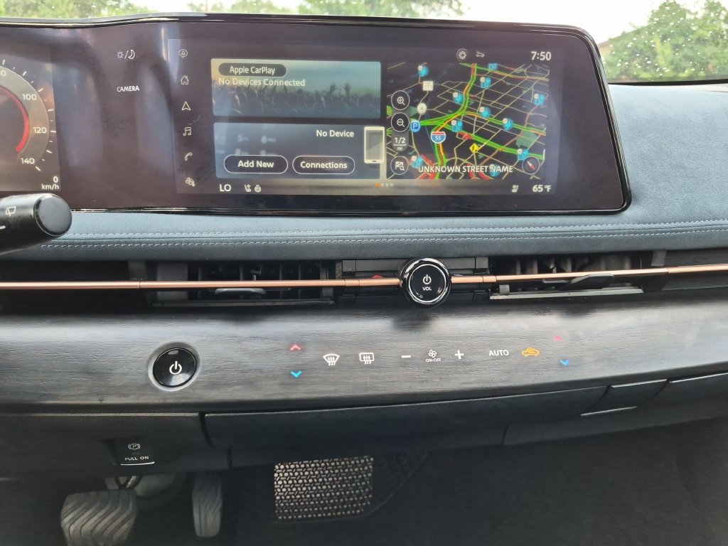 Used 2024 Nissan Ariya AWD image 18
