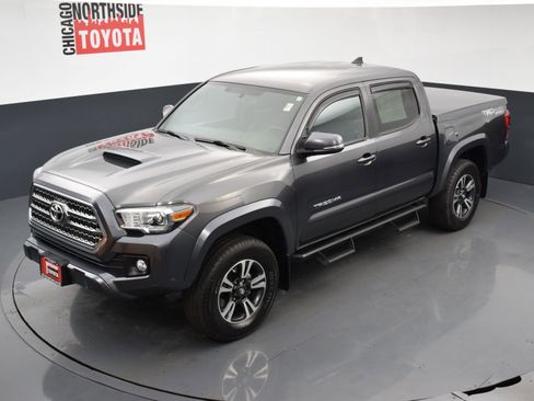 Used 2017 Toyota Tacoma TRD Sport w/ Tow Package (A/T) AWD/4WD image 27