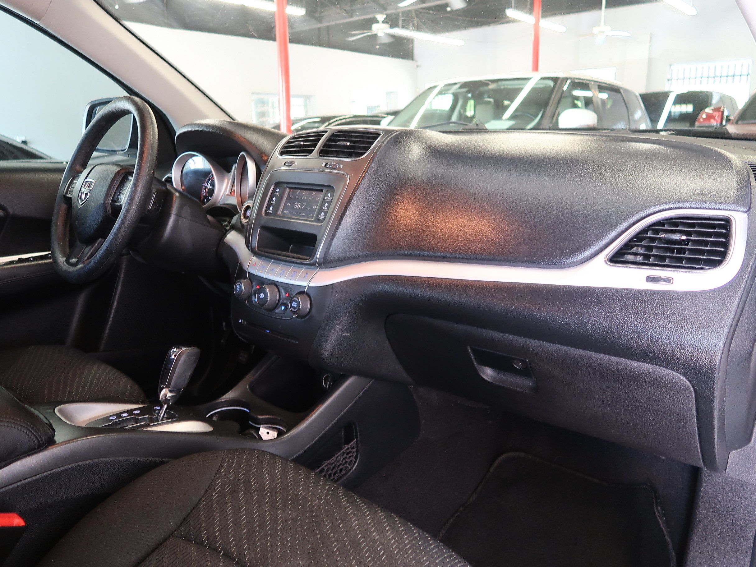 Used 2019 Dodge Journey SE FWD image 19
