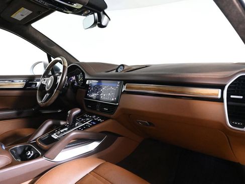 Certified 2023 Porsche Cayenne Turbo S AWD/4WD image 17
