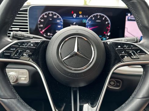 Used 2024 Mercedes-Benz GLS 450 4MATIC image 25