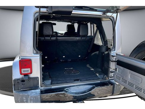 Used 2015 Jeep Wrangler Unlimited Sahara AWD/4WD image 38