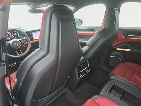 Used 2024 Porsche Cayenne Turbo GT AWD/4WD image 12