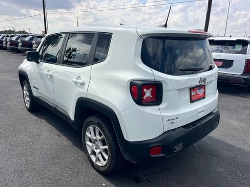 Used 2023 Jeep Renegade Latitude AWD/4WD image 4