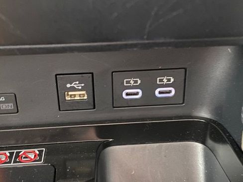 Used 2025 Toyota Camry SE w/ Convenience Package image 22