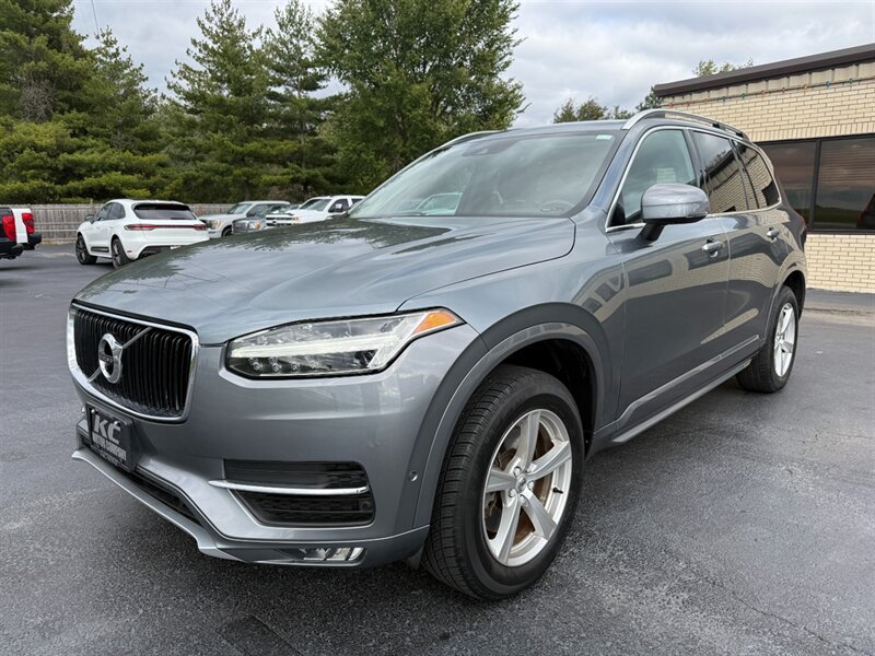 Used 2017 Volvo XC90 T5 Momentum w/ Vision Package FWD image 2