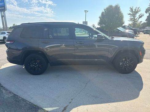Used 2024 Jeep Grand Cherokee L Altitude AWD/4WD image 4