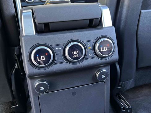 Used 2018 Land Rover Discovery HSE AWD/4WD image 46