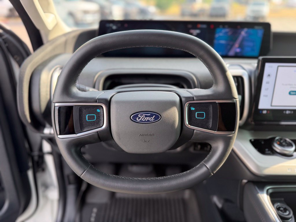 Used 2025 Ford Expedition Active RWD image 25