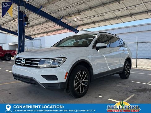 Used 2021 Volkswagen Tiguan SE w/ Panoramic Sunroof Package image 2