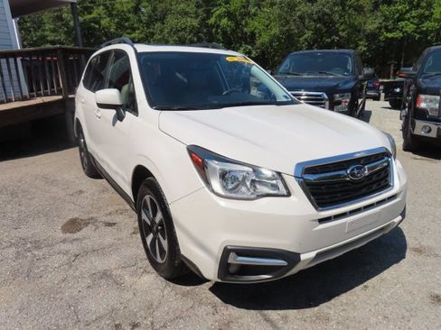 Used 2017 Subaru Forester 2.5i Limited AWD/4WD image 4