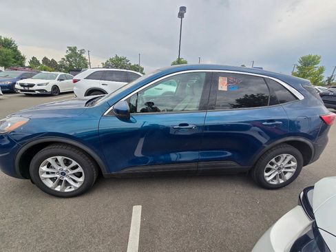 Used 2020 Ford Escape SE FWD image 2
