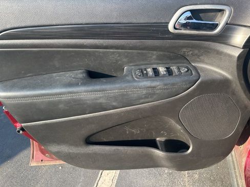 Used 2019 Jeep Grand Cherokee Laredo w/ Security & Convenience Group image 18