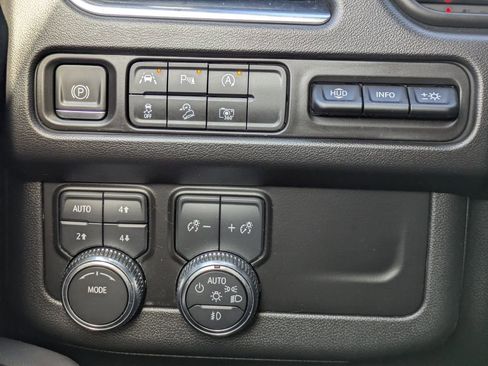 Used 2024 GMC Yukon AT4 w/ Technology Package image 30