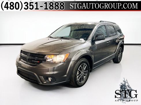 Used 2018 Dodge Journey SXT w/ Connectivity Group FWD image 1