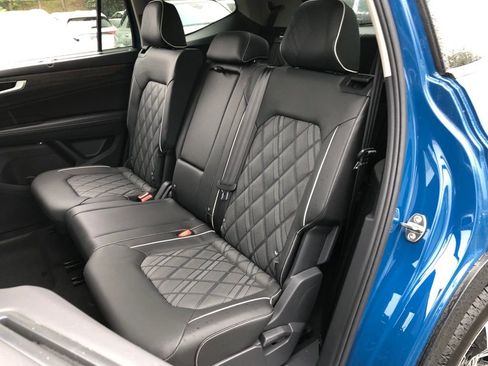 Used 2025 Volkswagen Atlas SEL Premium R-Line image 30