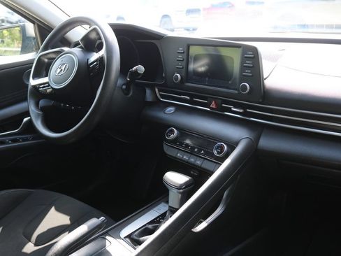 Used 2023 Hyundai Elantra SEL FWD image 17