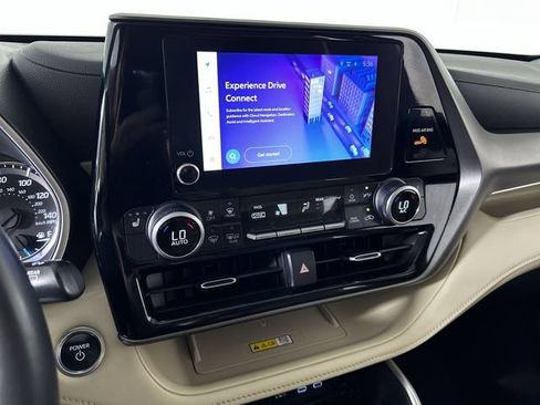 Used 2024 Toyota Highlander XLE AWD/4WD image 14