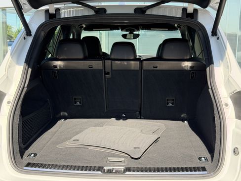 Certified 2018 Porsche Cayenne Platinum Edition image 15