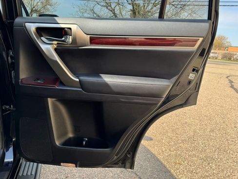 Used 2016 Lexus GX 460 w/ Premium Package AWD/4WD image 37