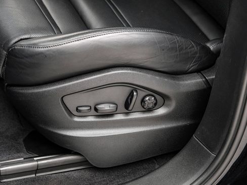 Used 2023 Porsche Cayenne S Platinum w/ Premium Package Plus image 30