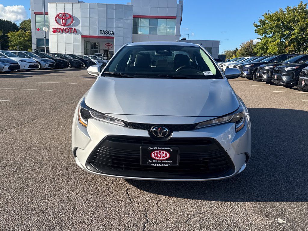 Used 2026 Toyota Corolla LE w/ LE Premium Package FWD image 2