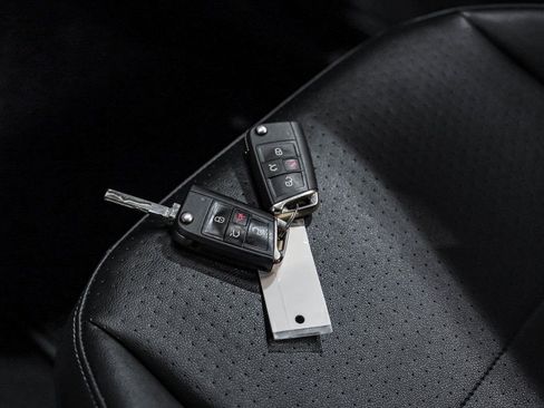 Used 2019 Volkswagen Tiguan SE image 62