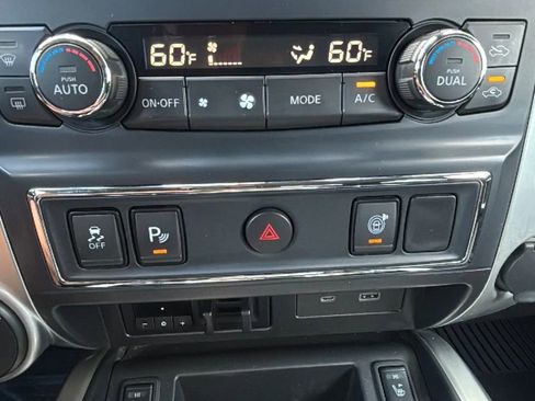 Used 2021 Nissan Titan SV w/ SV Convenience Package image 15