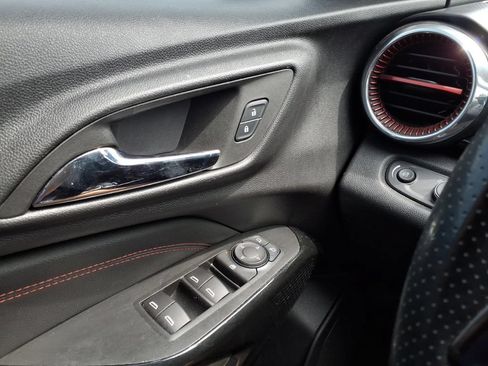 Used 2025 Chevrolet Trax RS FWD image 23